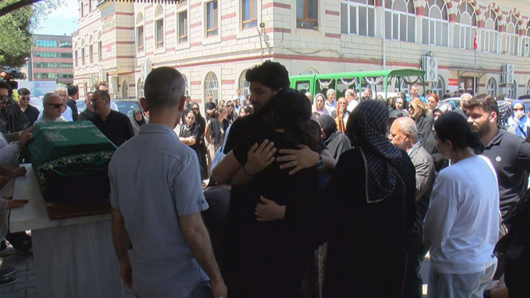 Dilan Polat korumasının cenazesinde gözyaşlarına hakim olamadı Can Polatın kızları bu sözlerle feryat edip sinir krizi geçirdi