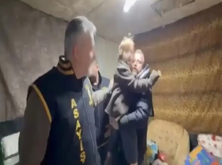  Vicdansız babaanne ile ona yardım edenler insan ticaretinden yargılanacak