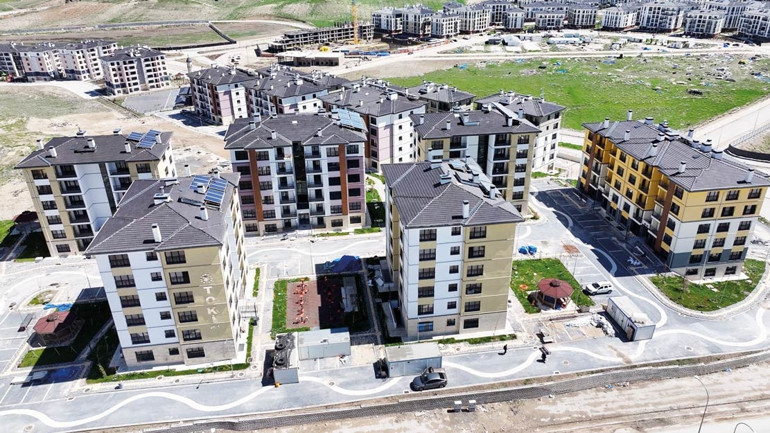 TOKİ 64 ilde kurasız konut satışa çıkarıyor… Orta gelirliye 20 bin konut