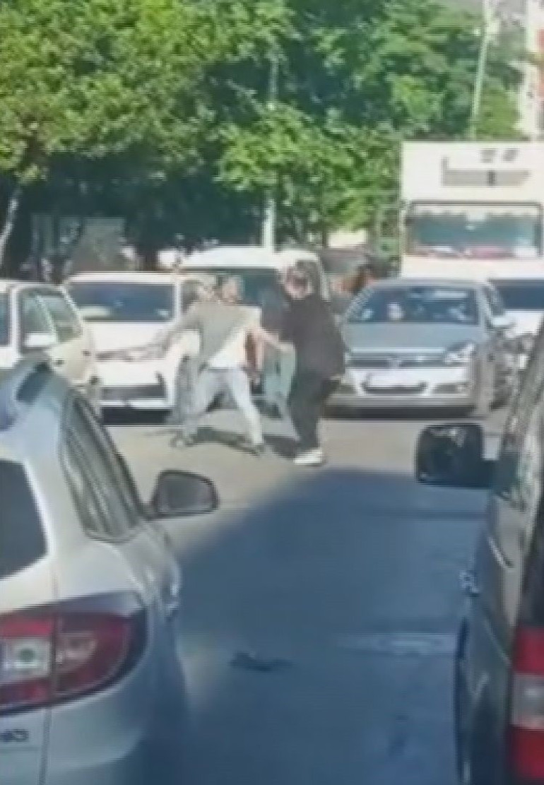 Trafik kazasından sonra çıkan kavga kanlı bitti 1 ölü, 2 yaralı var