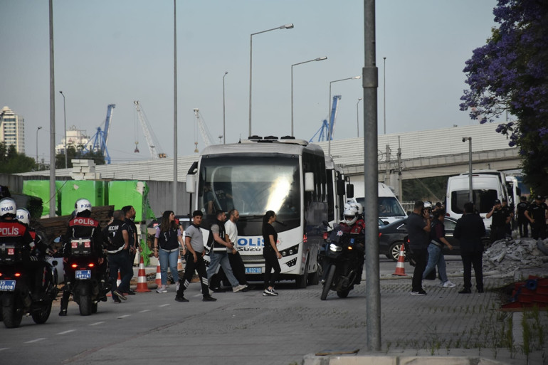 İzmirde Buca Belediyesine yönelik ‘yolsuzluk’ operasyonunda şüpheliler adliyede