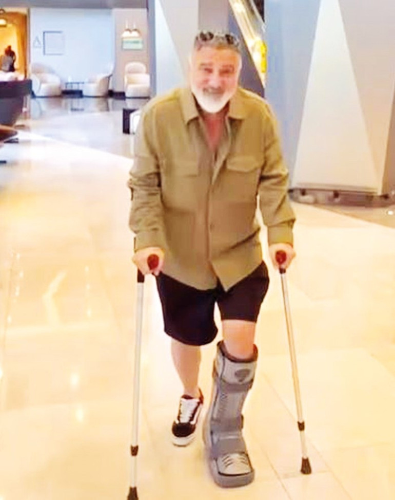 Ayağa kalktık