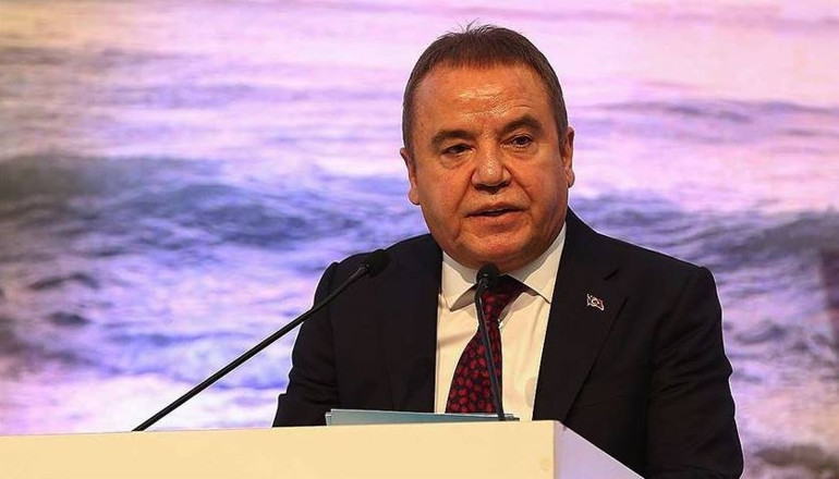  Böcekin parasını saklamış