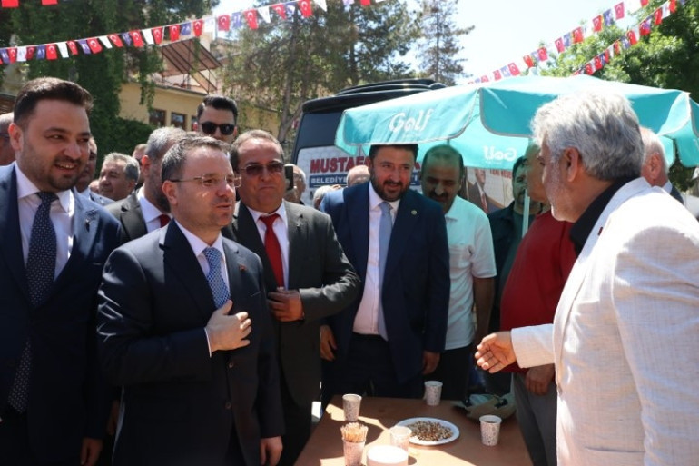 Bakan Gürlekten hemşehrilerine çifte müjde | Murat Kurum bakanımızla görüştüm diyerek duyurdu