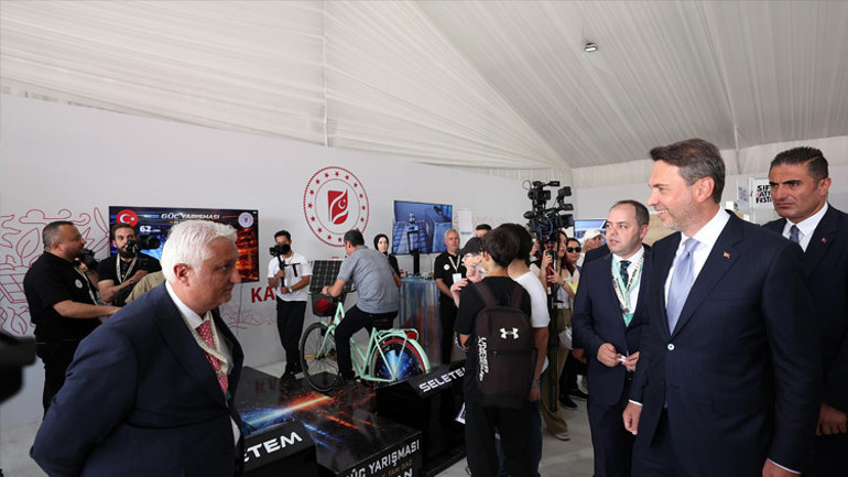 Bakan Bayraktardan Sıfır Atık Festivali çağrısı Bakan Kacır:TÜBİTAK 4500 projeye 700 milyon dolar kaynak tahsis etti