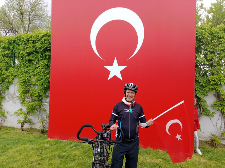 Bisiklet kullanıcılarından güvenli sürüş çağrısı... Trafikte biz de varız