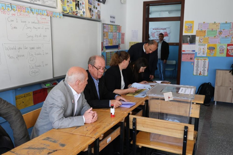 Üç ilde mini seçim yarışı… 10 bin kişi sandık başında
