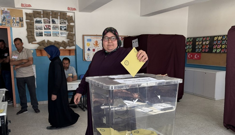 Üç ilde mini seçim yarışı… 10 bin kişi sandık başında