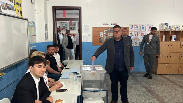 Üç ilde mini seçim yarışı… 10 bin kişi sandık başında