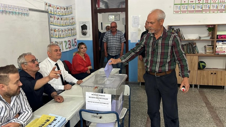 Üç ilde mini seçim yarışı… 10 bin kişi sandık başında