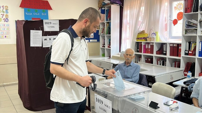 Tek aday var | Aralarında İstanbulun da olduğu bazı illerde seçim yapılıyor