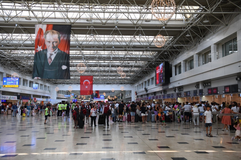 Havayolu ile seyahat eden yolcu sayısı Türkiye nüfusunu aştı