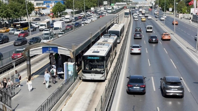 Baba ile oğlu saldırıp bıçakladı