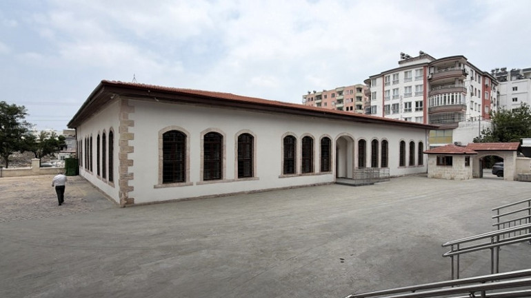 Devlet Bahçelinin okuduğu okul yeniden açılıyor
