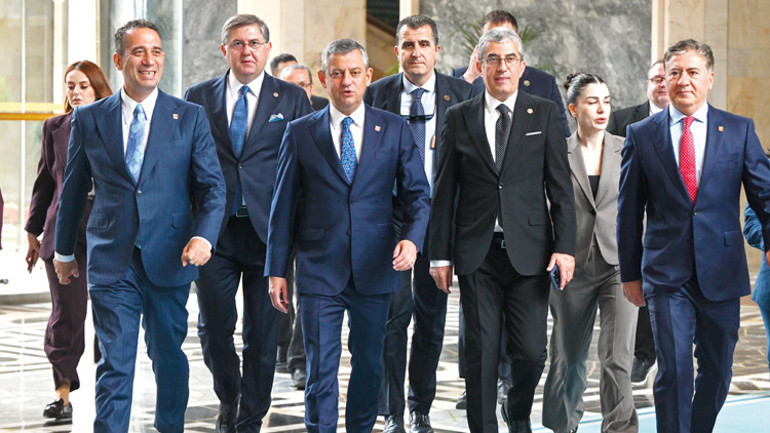 Özel’in 9 yakın kurmayı disipline sevk... CHP’de ihraç depremi