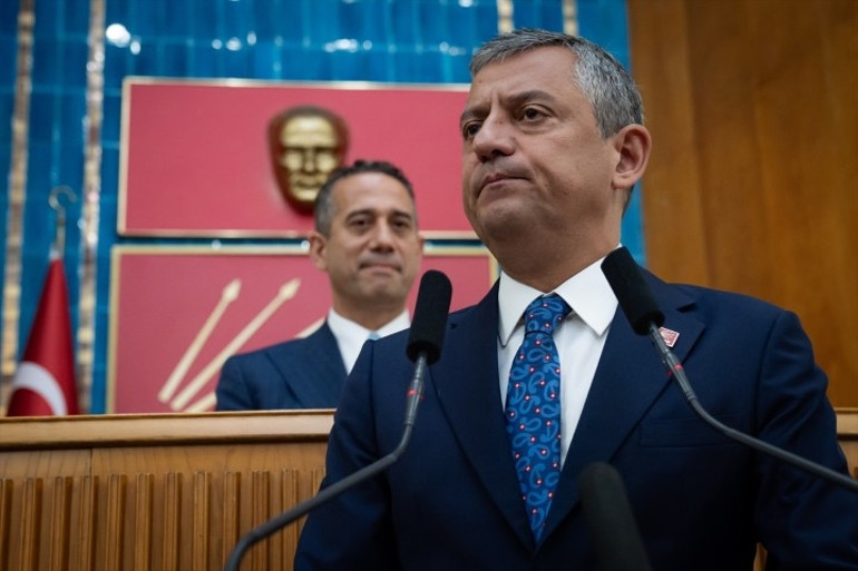 Son dakika: CHPde Özgür Özelin ekibi PMden istifa etti
