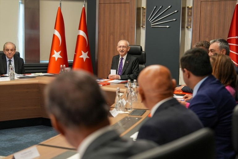 Son dakika: CHPde Özgür Özelin ekibi PMden istifa etti