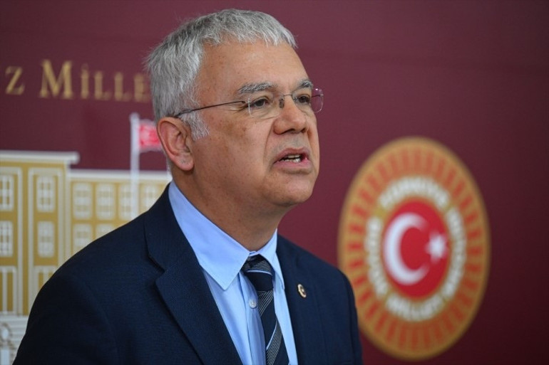 Son dakika: CHPde Özgür Özelin ekibi PMden istifa etti