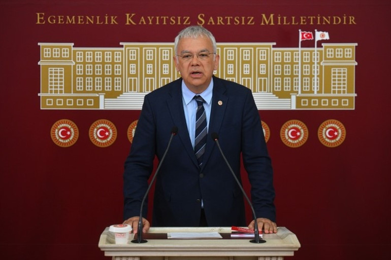Son dakika: CHPde Özgür Özelin ekibi PMden istifa etti