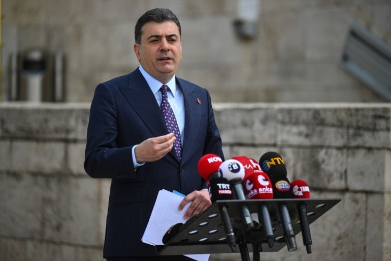 Son dakika: CHPde Özgür Özelin ekibi PMden istifa etti