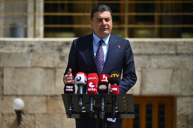 Son dakika: CHPde Özgür Özelin ekibi PMden istifa etti
