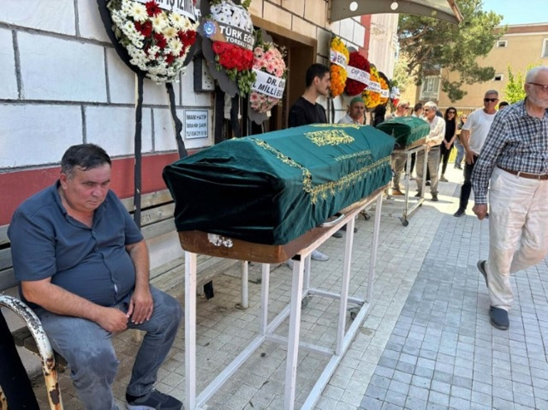 Irmak öğretmen memleketinde toprağa verildi... Cenazede yürek yakan anlar