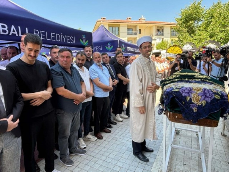 Irmak öğretmen memleketinde toprağa verildi... Cenazede yürek yakan anlar