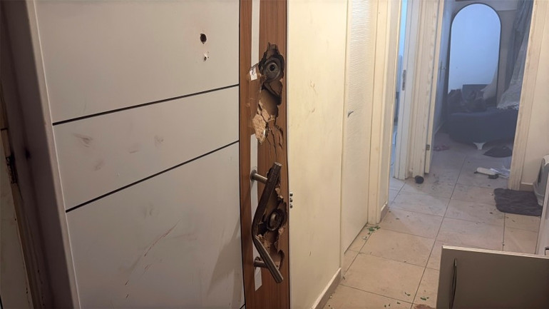 Antalya’da bir kadın evi ateşe verip kendisini içeri kilitledi: Kapı kırılarak çıkarıldı