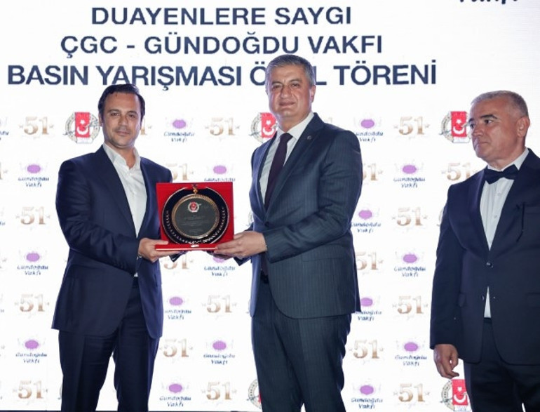 Gazetecilerin çınarlarına saygı, başarıya ödül