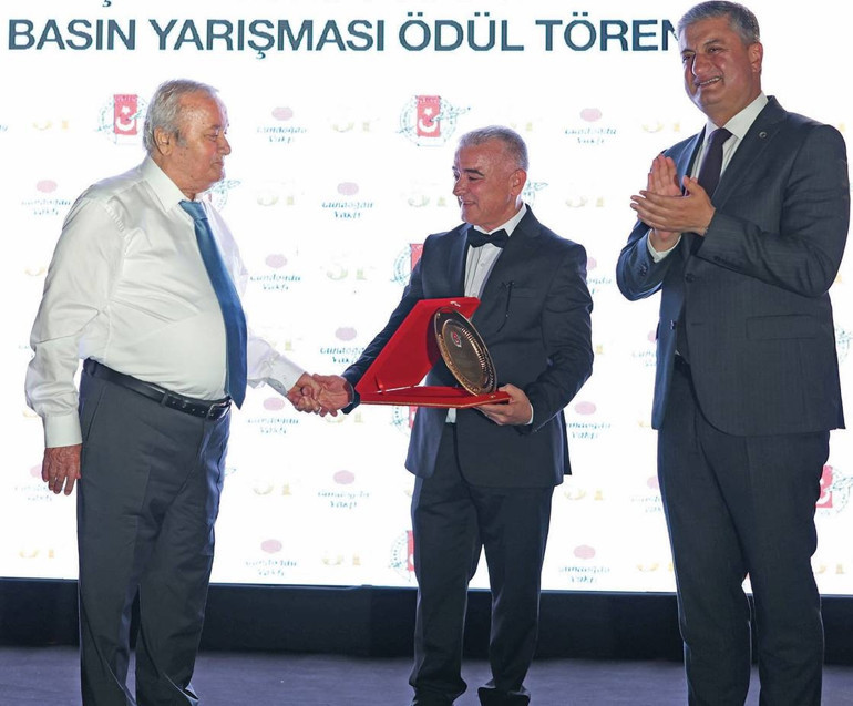Gazetecilerin çınarlarına saygı, başarıya ödül