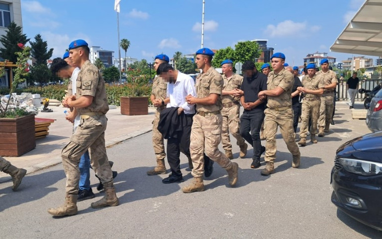 Devasa para trafiği 8 milyarlık işlem hacmi tespit edilmişti: Yoğun güvenlik tedbirleriyle adliyeye sevk edildiler