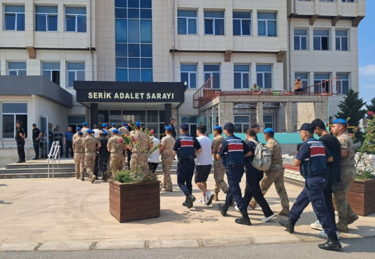 Devasa para trafiği 8 milyarlık işlem hacmi tespit edilmişti: Yoğun güvenlik tedbirleriyle adliyeye sevk edildiler