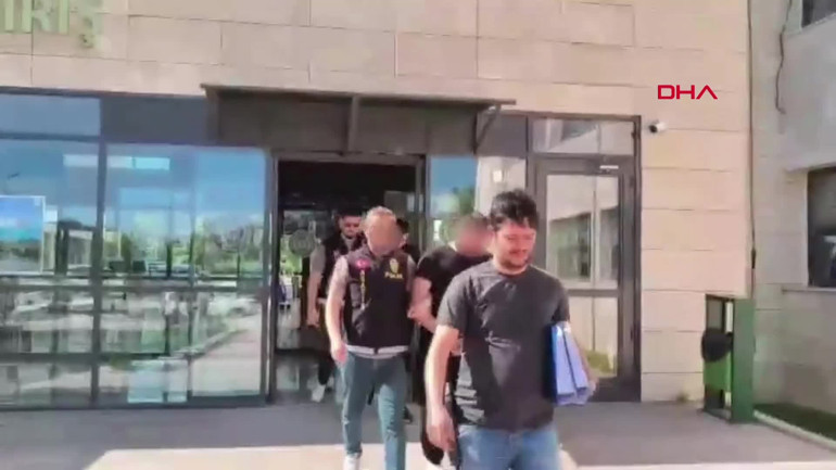 Götürüp elleriyle servetini teslim etti