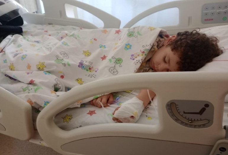 Kek paketinin içinden çıktı, küçük çocuk bilmeden yiyince ölümden döndü