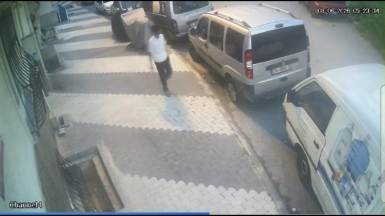 İstanbulda pes dedirten olay: İki çocuk polisi alarma geçirdi Bir makasla akılalmaz plan