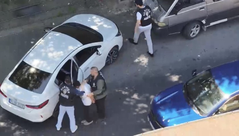 İstanbulda pes dedirten olay: İki çocuk polisi alarma geçirdi Bir makasla akılalmaz plan