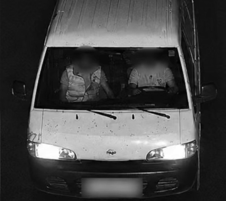 İstanbulda pes dedirten olay: İki çocuk polisi alarma geçirdi Bir makasla akılalmaz plan