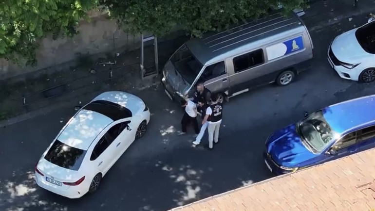 İstanbulda pes dedirten olay: İki çocuk polisi alarma geçirdi Bir makasla akılalmaz plan