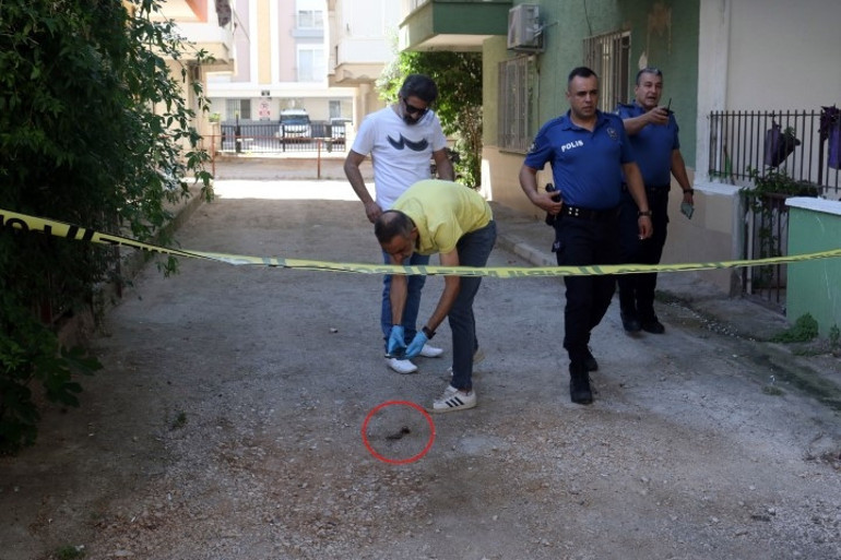 Antalyada öğretmen koca vahşeti: Eşini ve kayınpederini silahla katletti | Cinayet anında böyle bağırmış