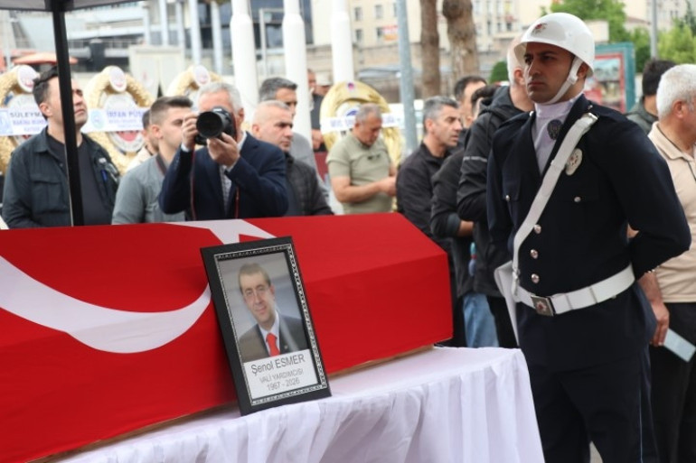 Hayatını kaybeden Vali Yardımcısı Şenol Esmer için tören