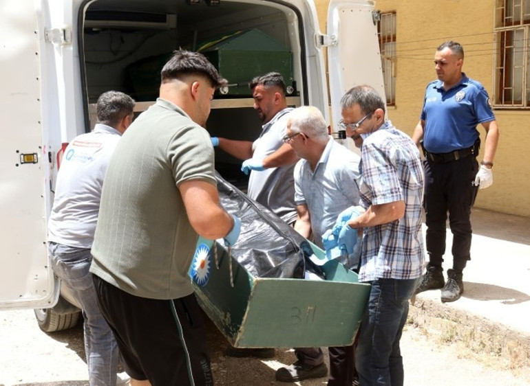 Antalyada öğretmen koca vahşeti: Eşini ve kayınpederini silahla katletti | Cinayet anında böyle bağırmış