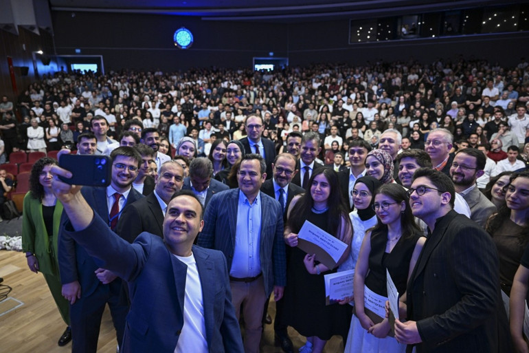 Yapay zeka ve veri merkezi yatırımları için 3 milyar dolarlık kamu desteği