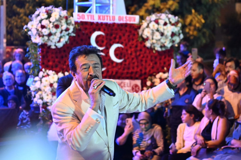 Ahmet Selçuk İlkan’ın 50. sanat yılı konseri muhteşemdi