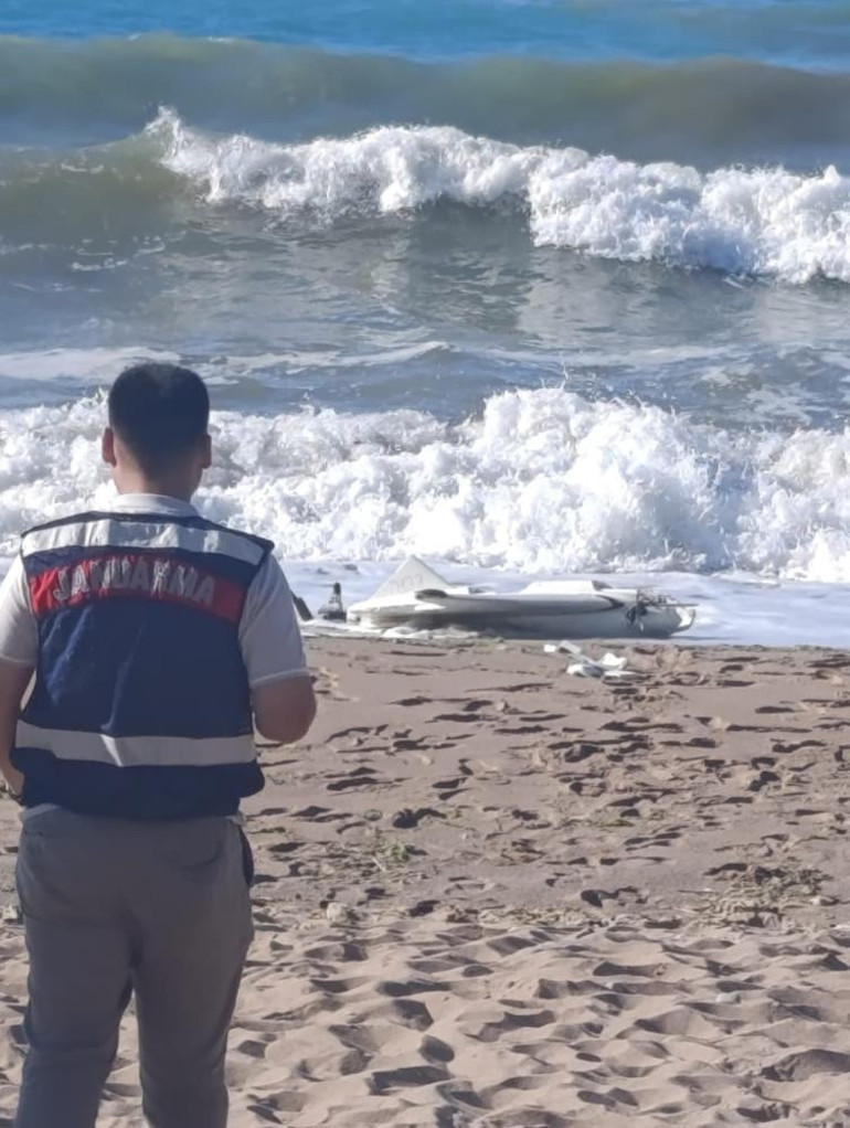 Bartında plajda silahlı İHA bulundu
