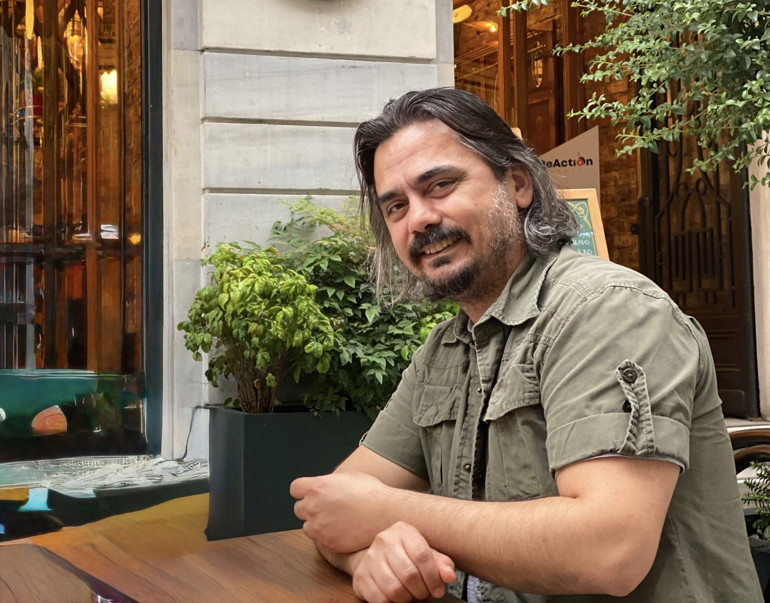 Ünlü karikatürist Yiğit Özgür’ün Londra’daki sergisine büyük ilgi