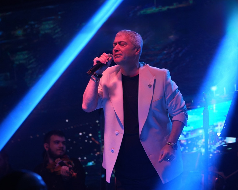 Cengiz Kurtoğlu konser yolunda kaza geçirdi