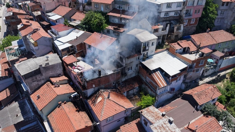 Bursa’da acı olay Talihsiz kadın depremde kolunu, yangında evini kaybetti