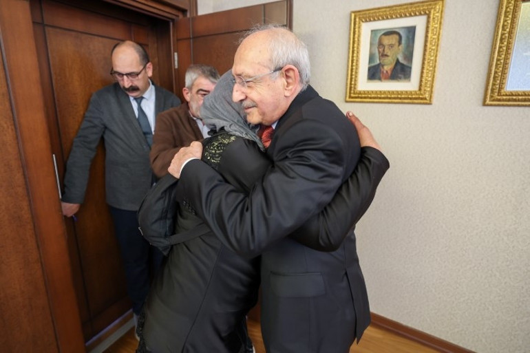CHP şikayetini geri geçti; Kılıçdaroğlu Kolukısa çiftini makamında kabul etti