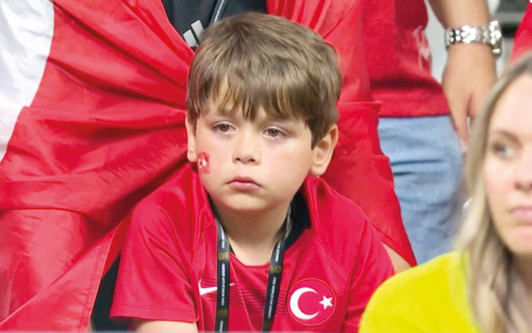 Üzülme güzel çocuk... Biz inanıyoruz onlar da inansın