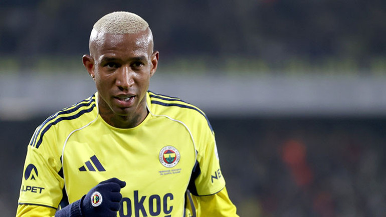 Fenerbahçede ayrılık kapıda Yeni kural başını yaktı